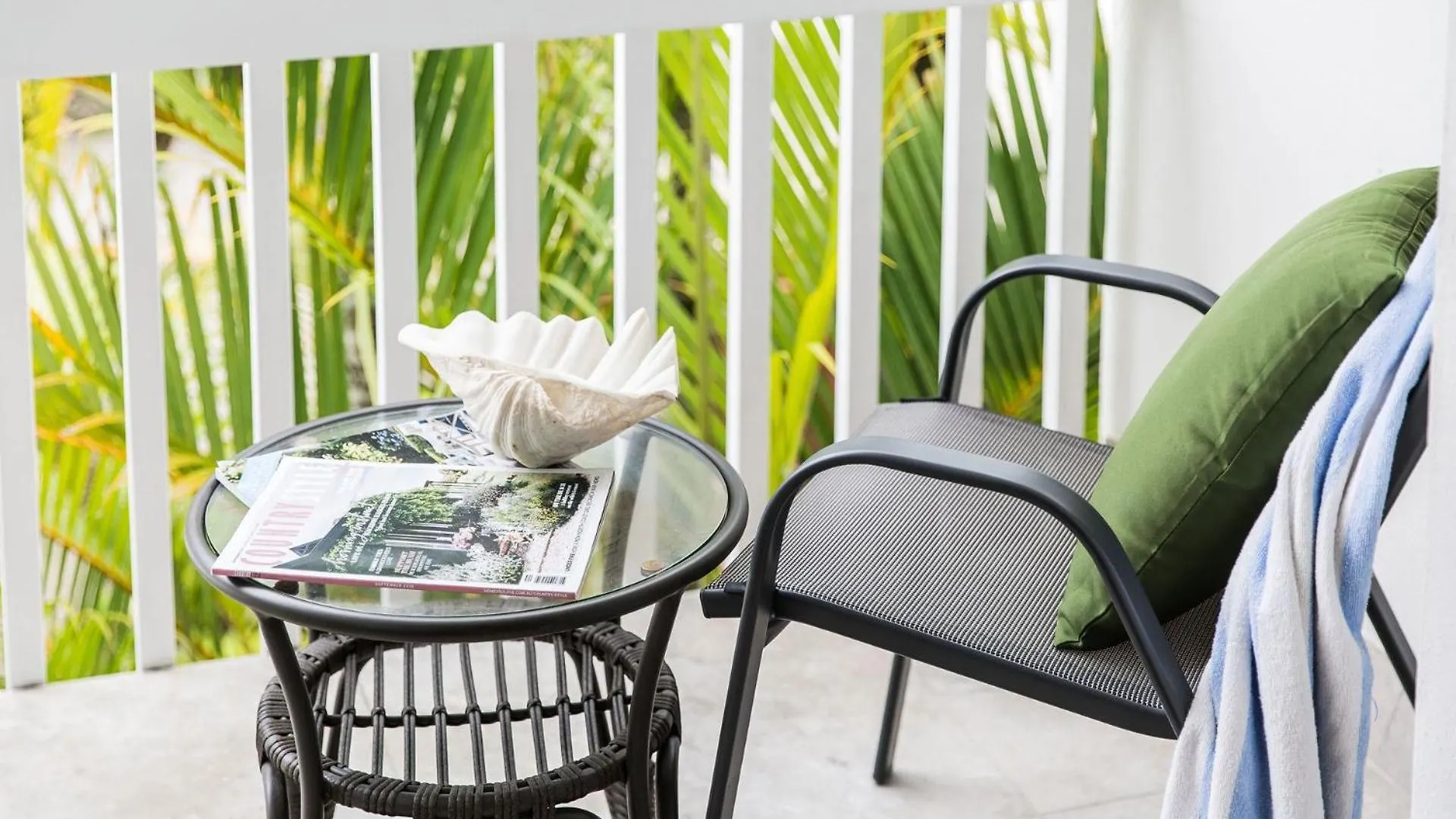 Aloha - Noosa Pde - Location And Beach Style